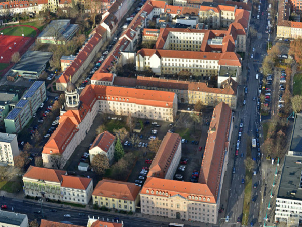 Luftaufnahme der Stiftung Großes Waisenhaus in der Lindenstraße Potsdam