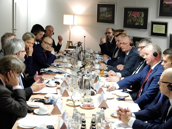 Minister Vogel im Gespräch mit den Vizemarschällen Tomczyszyn, Grabowski, Kustosz und Macko auf der Internationalen Grünen Woche