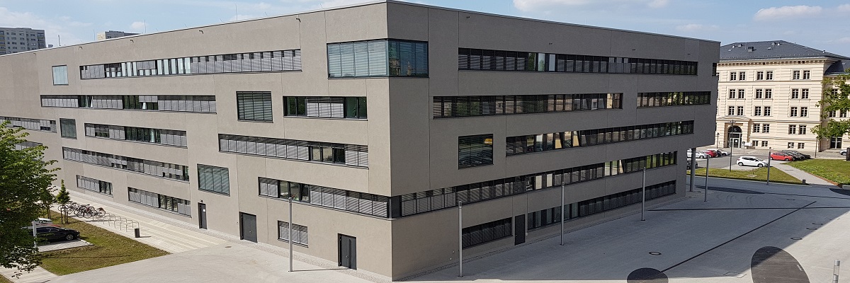 View of the MLUK office building (Hautpsitz) in Henning-von-Treskow-Straße, House S
