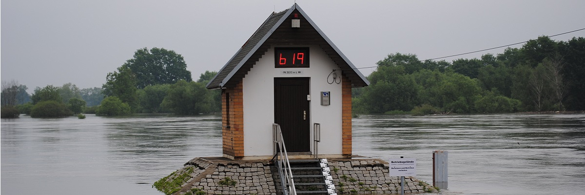 Pegelhaus während des Hochwassers.